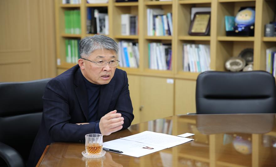 최기주 총장, 연합뉴스 인터뷰 "아주대 개교 50주년...실사구시적 인재 양성할 것"